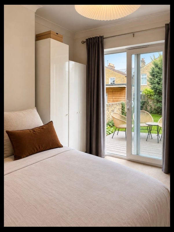 Room Herbert Gardens in Greater London