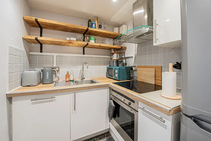 Flat Gloucester Terrace in City of Westminster