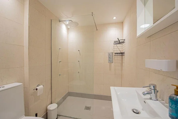 Flat Gloucester Terrace in City of Westminster