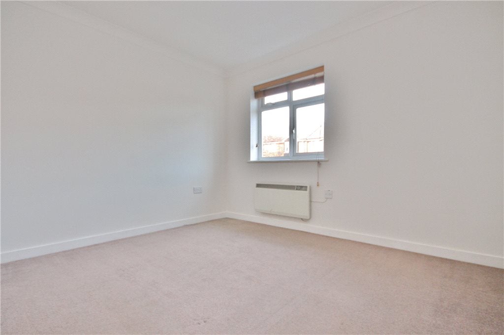 Flat Pullmans Place in Borough of Spelthorne