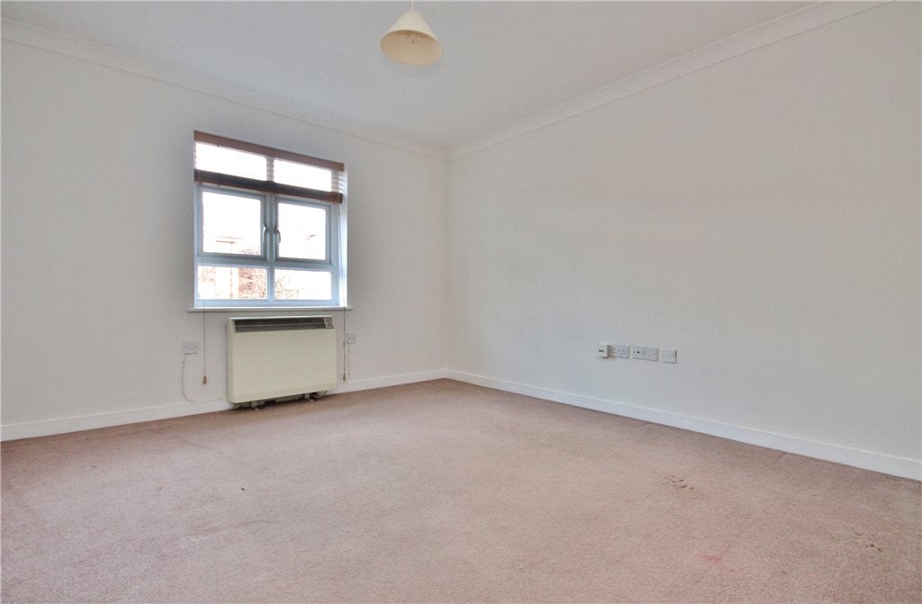 Flat Pullmans Place in Borough of Spelthorne