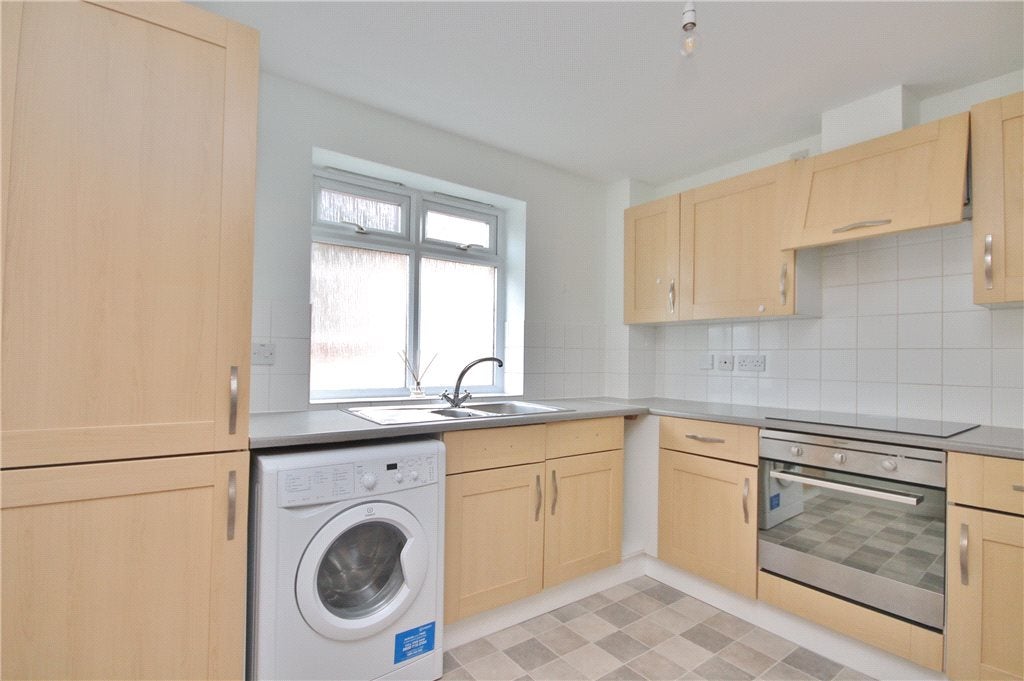Flat Pullmans Place in Borough of Spelthorne