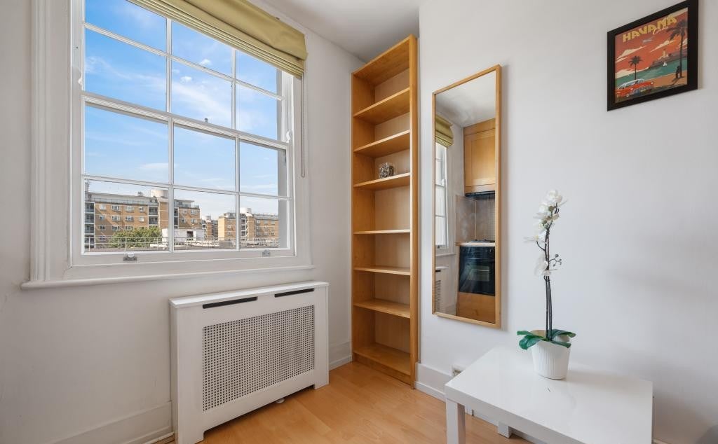 Flat Claverton Street in City of Westminster