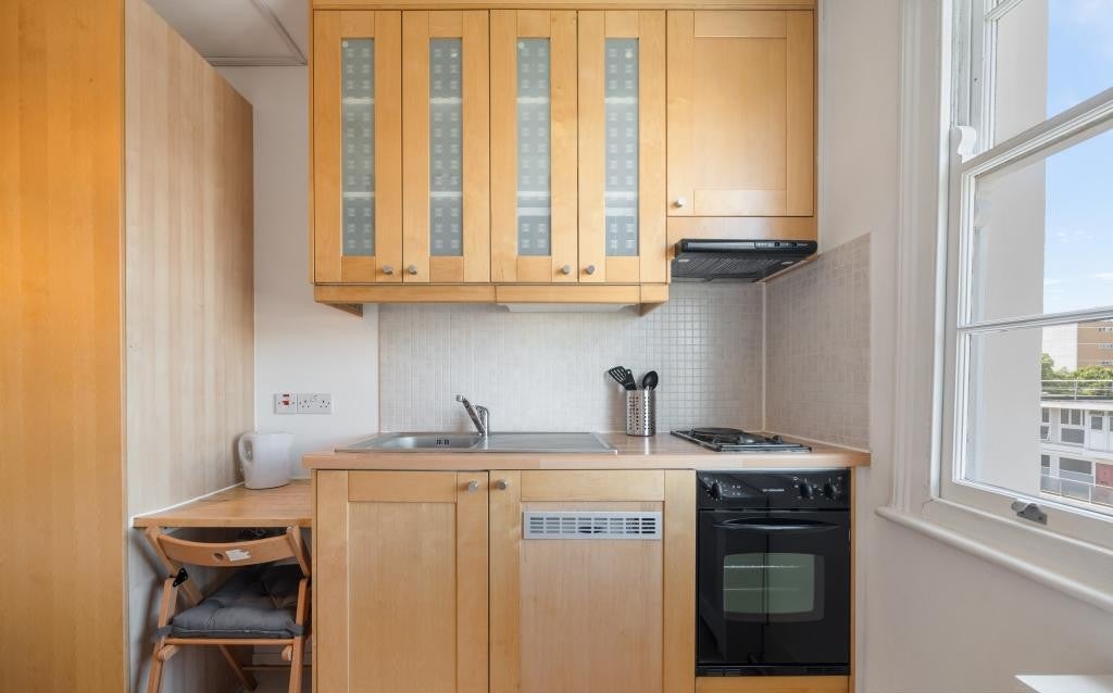 Flat Claverton Street in City of Westminster