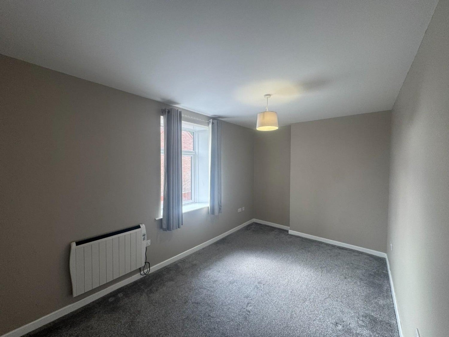 Flat Wakefield Road in Wakefield