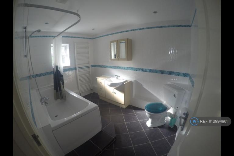 Room Christchurch Road in Borough of Runnymede