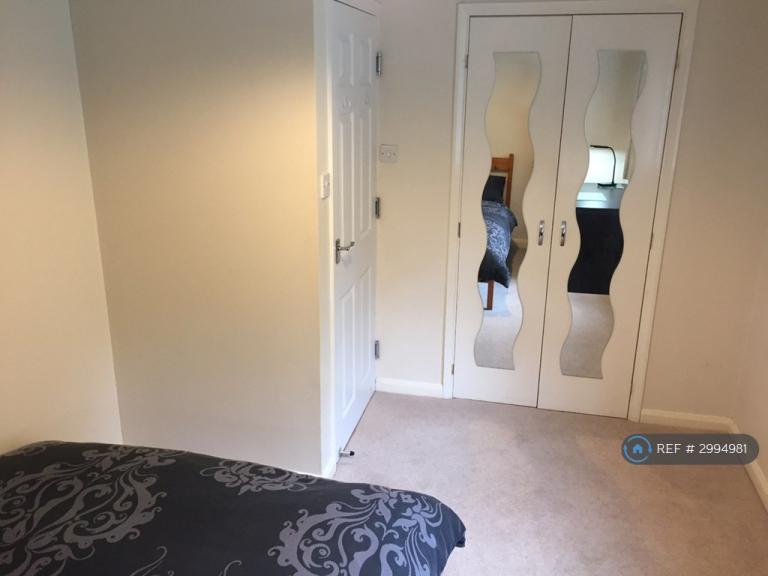 Room Christchurch Road in Borough of Runnymede
