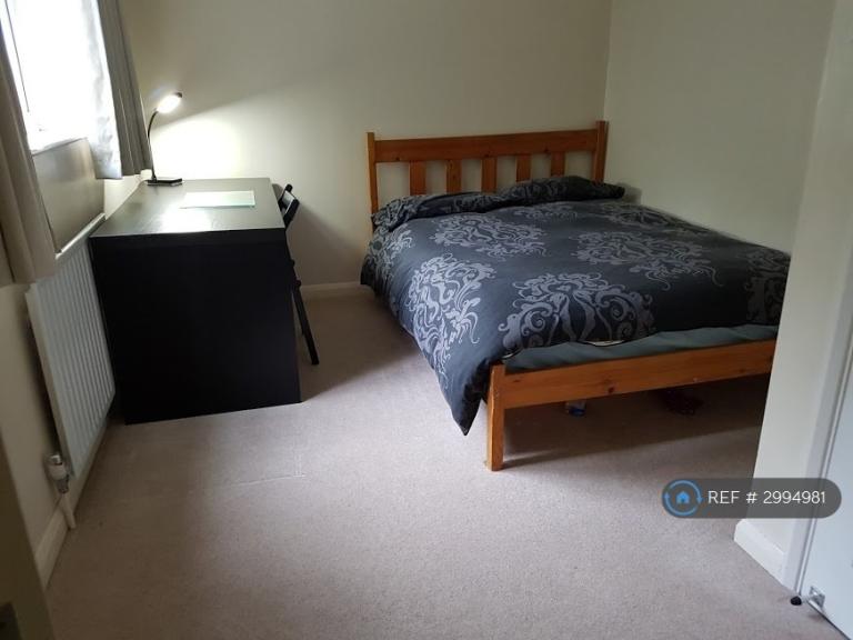 Room Christchurch Road in Borough of Runnymede