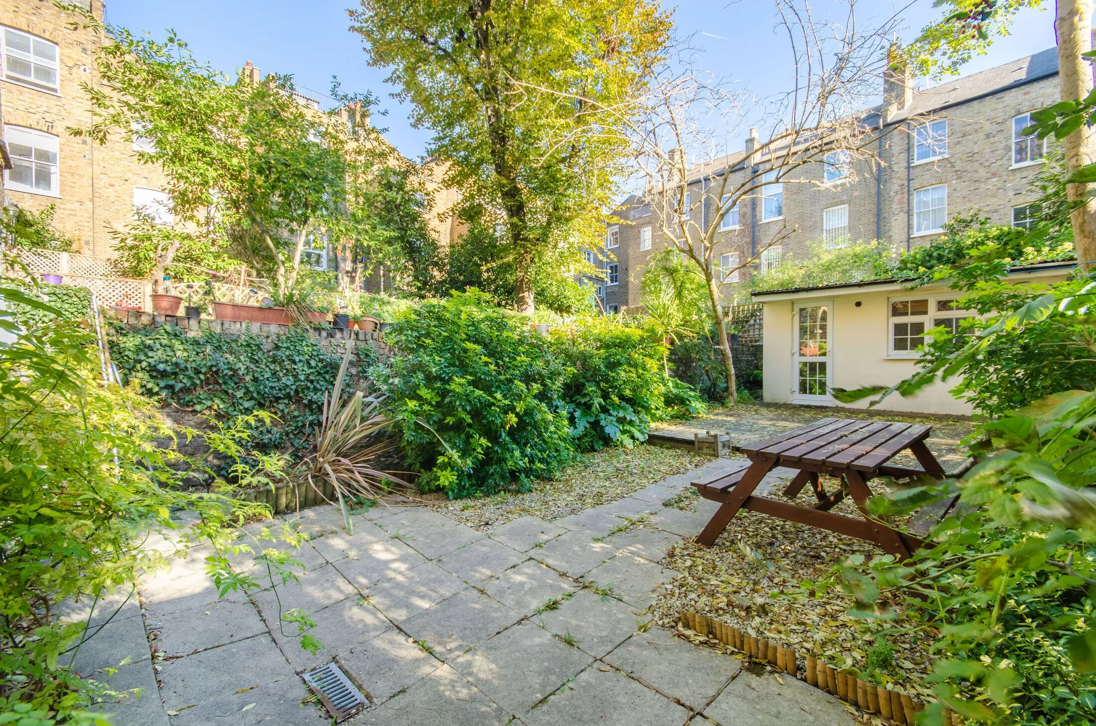 Flat Ladbroke Grove in Greater London