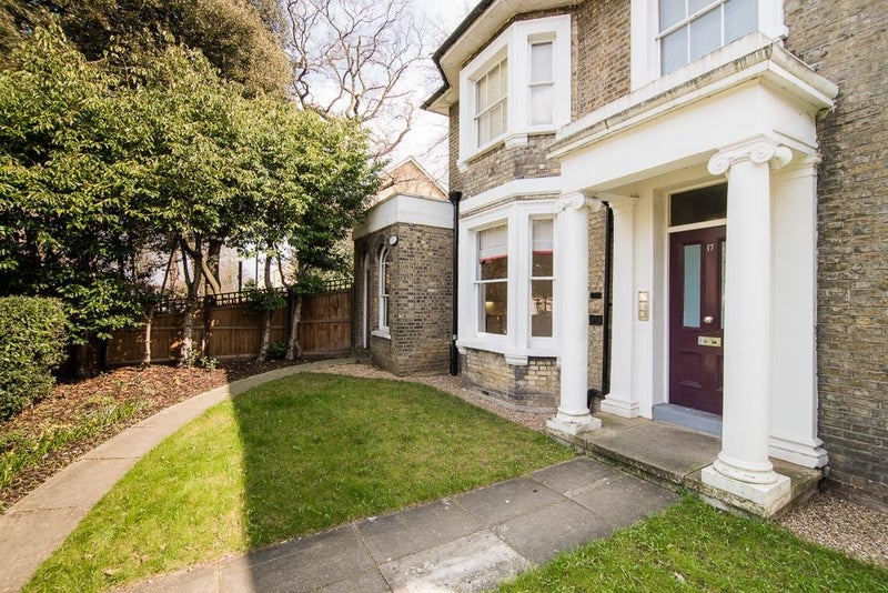 Flat Orford Road in Greater London