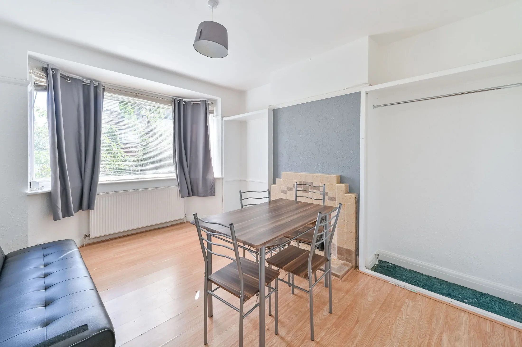 Flat Abbots Park in Greater London