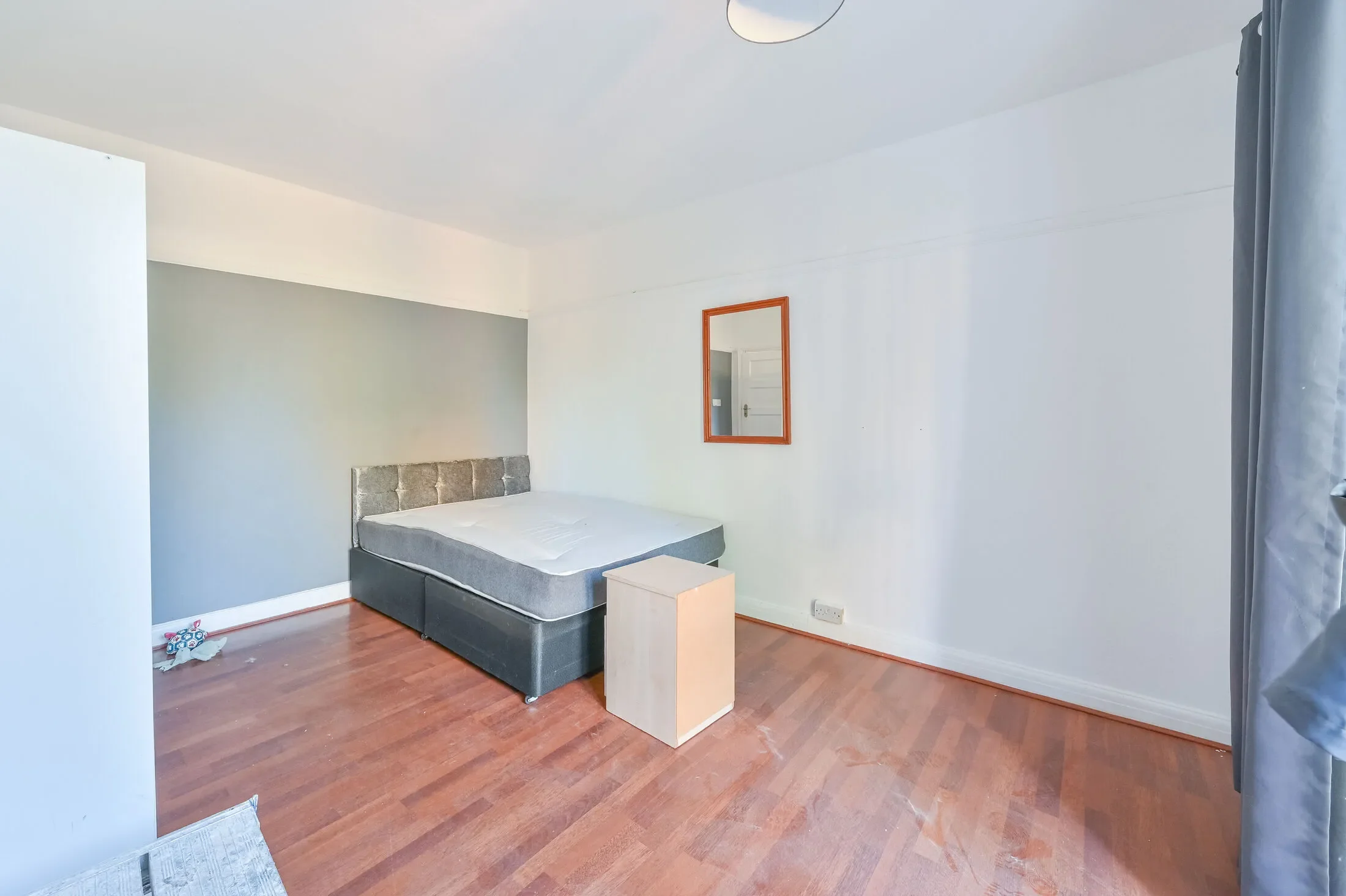 Flat Abbots Park in Greater London