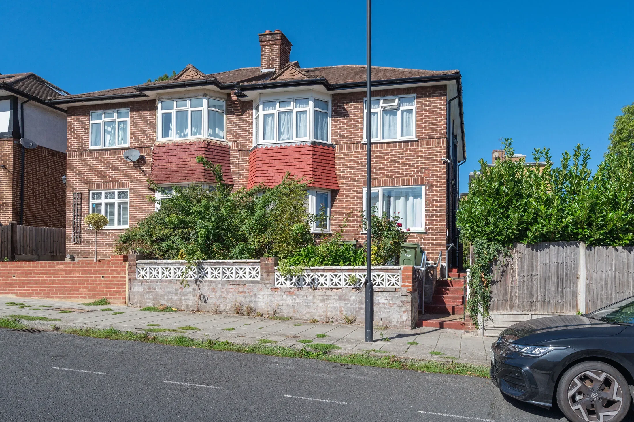 Flat Abbots Park in Greater London