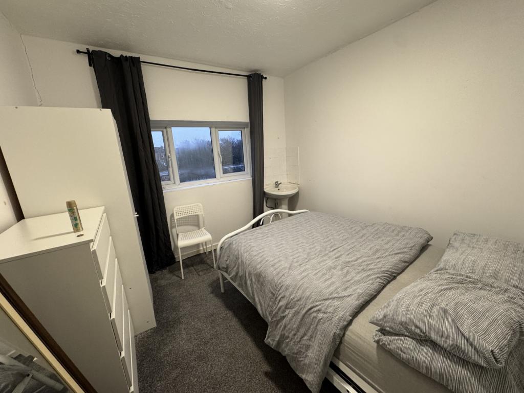 Room Tennyson Road in Southampton