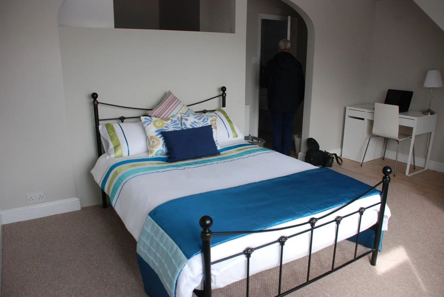 Room Crossway in Greater London