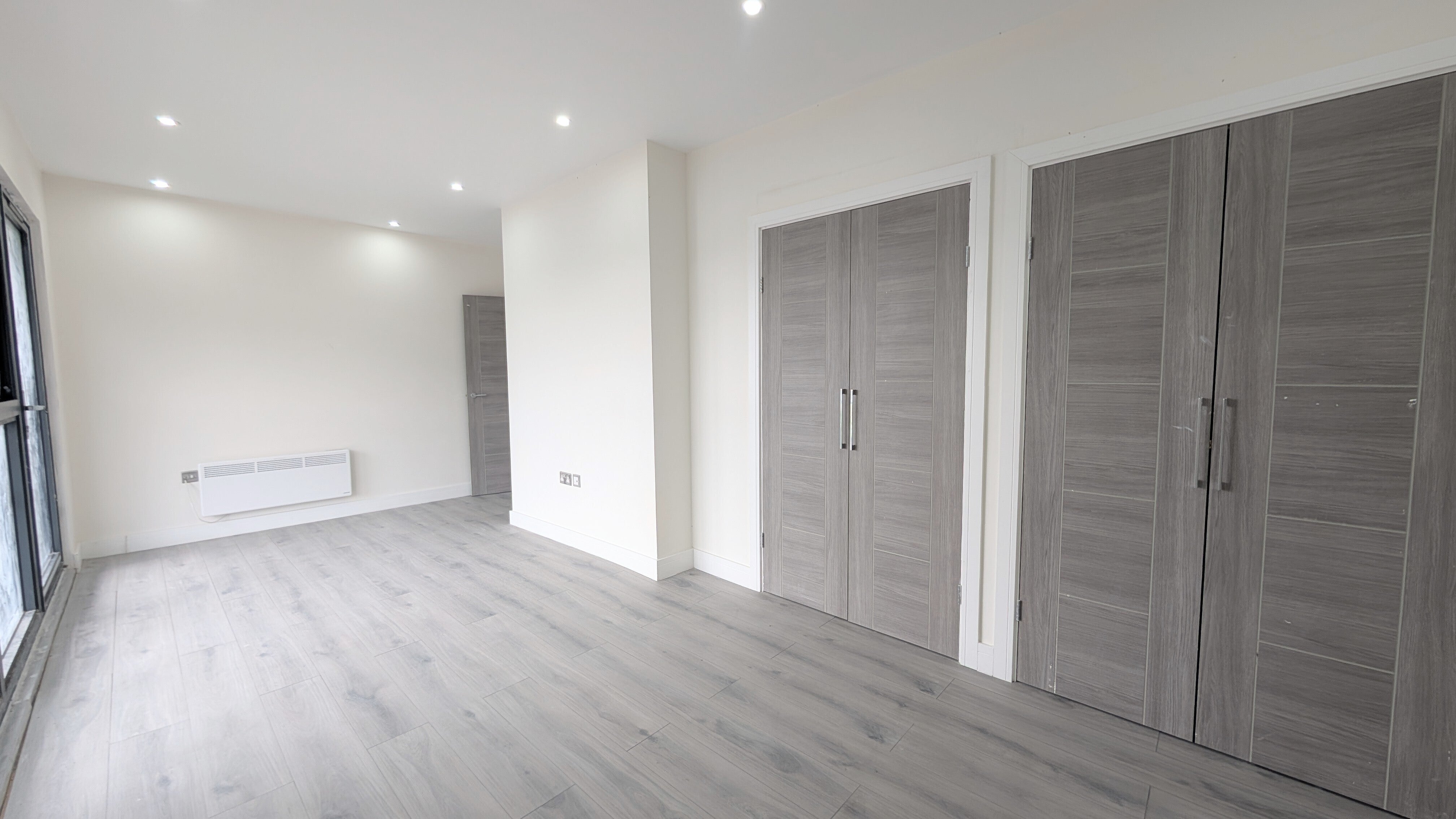 Flat Northolt Road in Greater London
