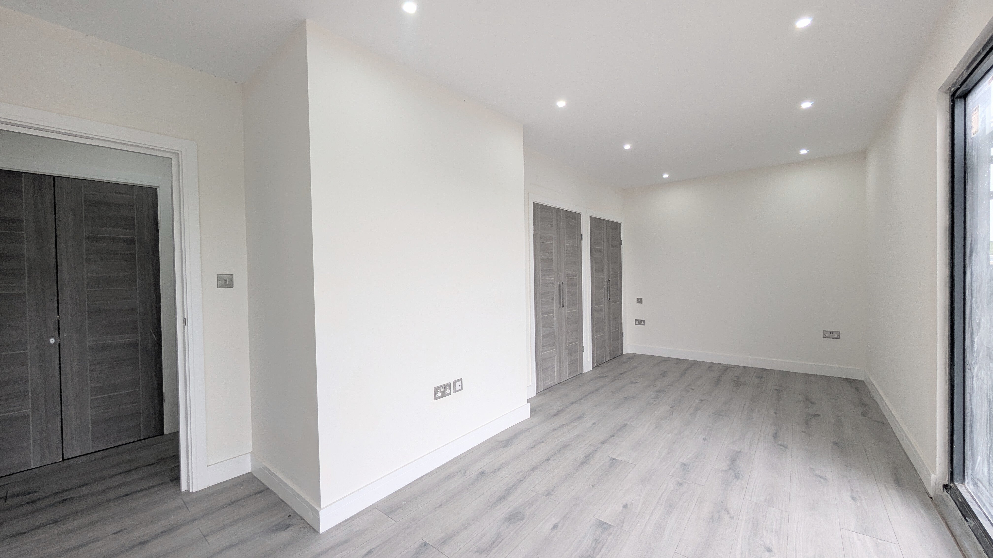 Flat Northolt Road in Greater London