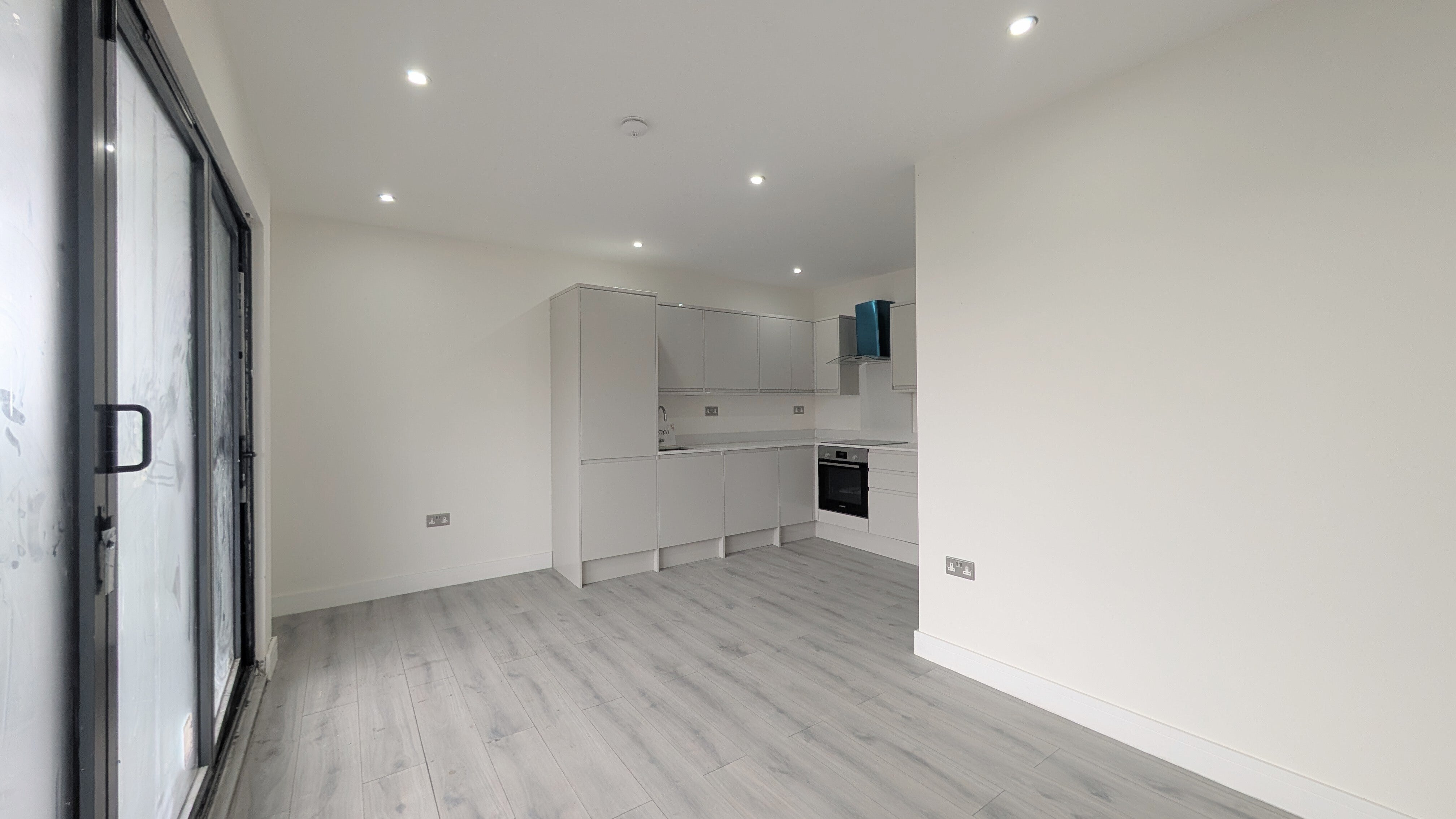 Flat Northolt Road in Greater London