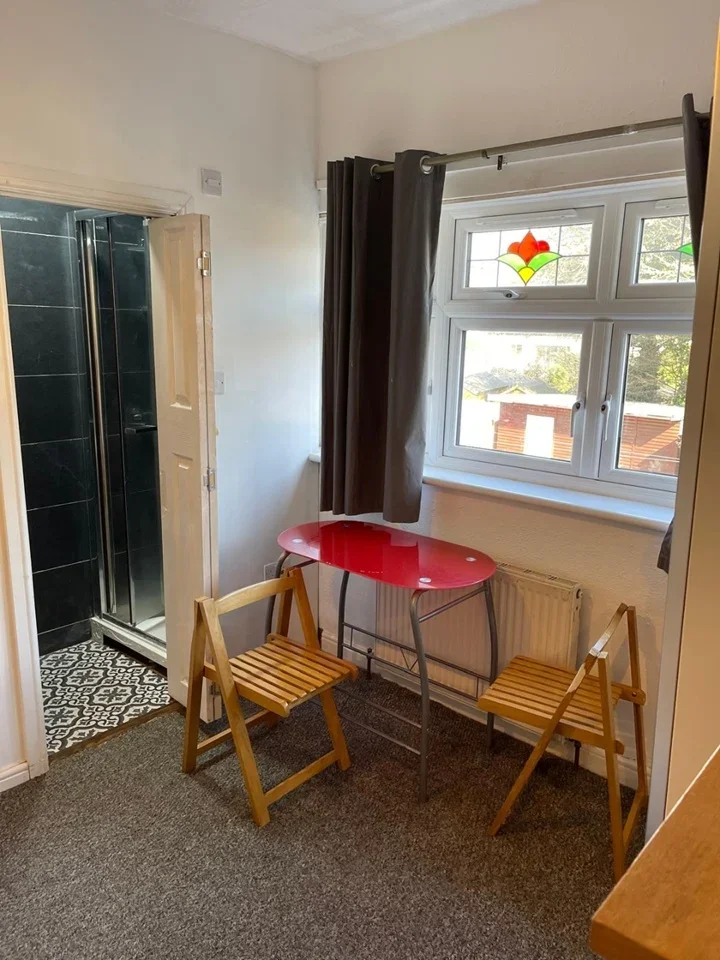 Room Gantshill Crescent in Greater London