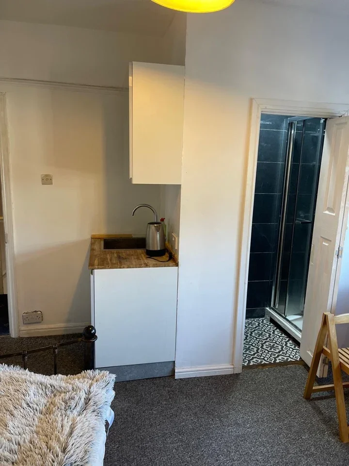 Room Gantshill Crescent in Greater London