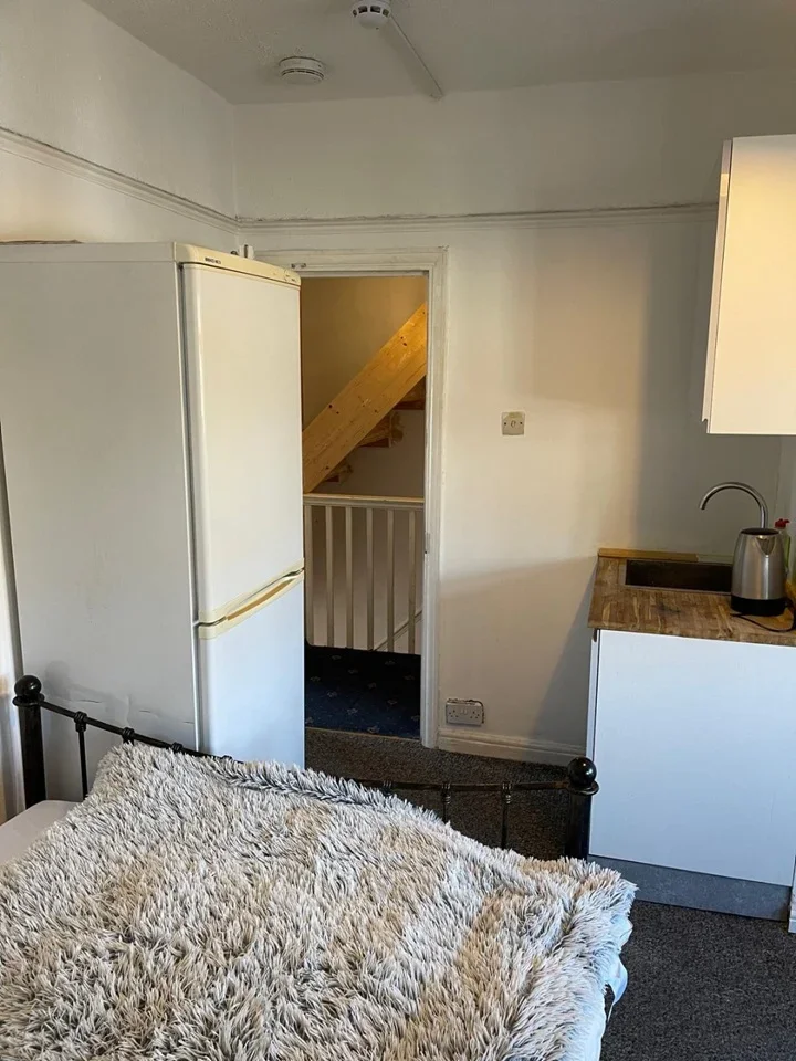 Room Gantshill Crescent in Greater London