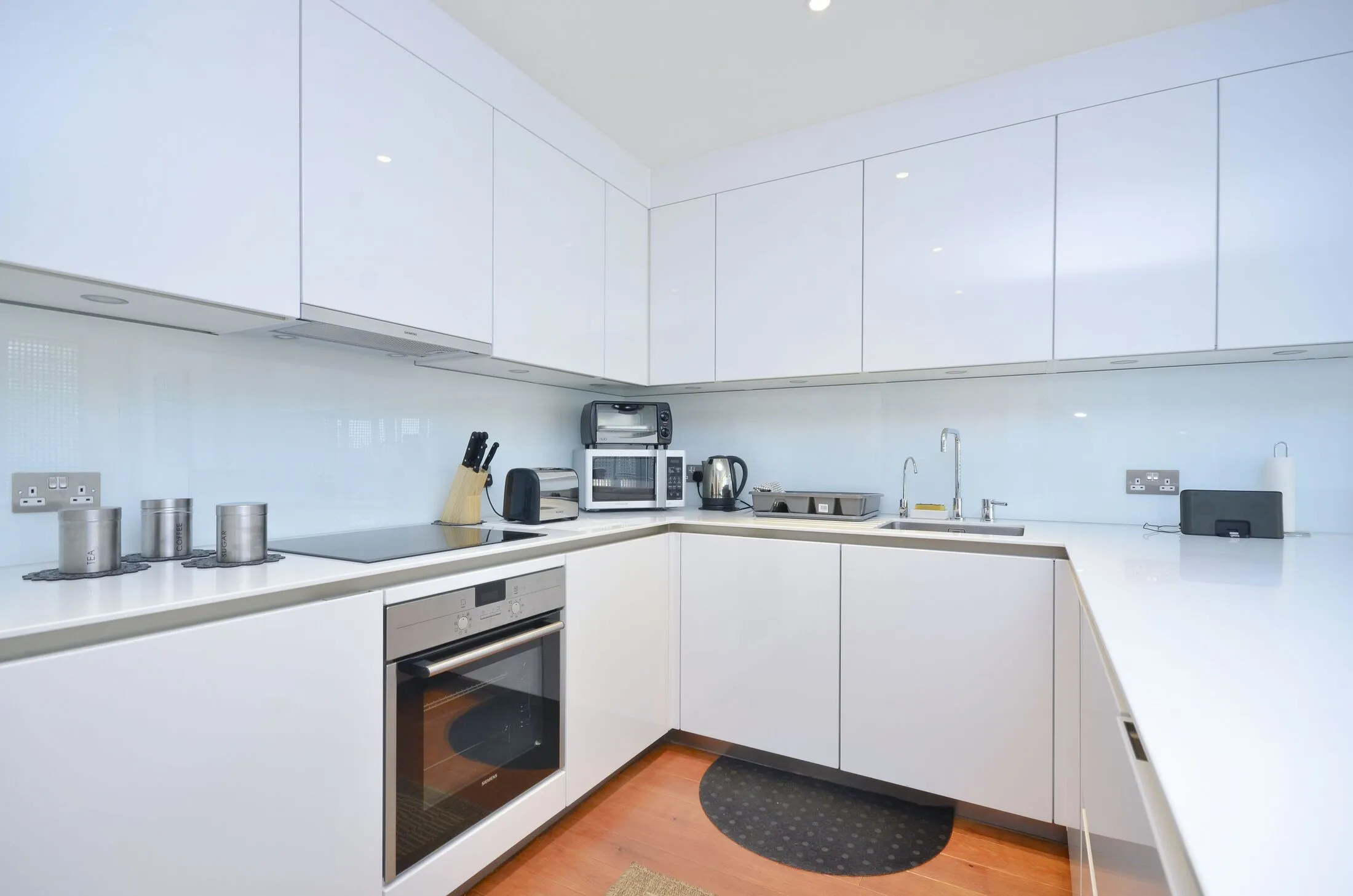 Flat Finchley Road in Greater London