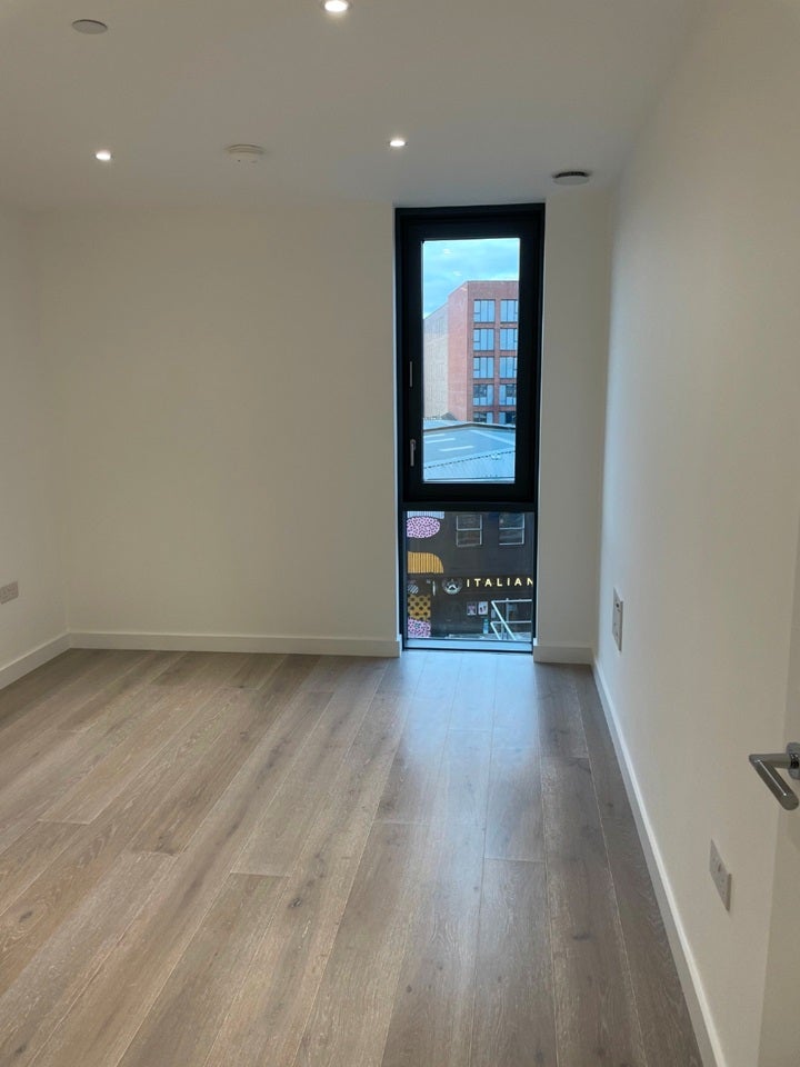 Flat Lothair Road North in Greater London