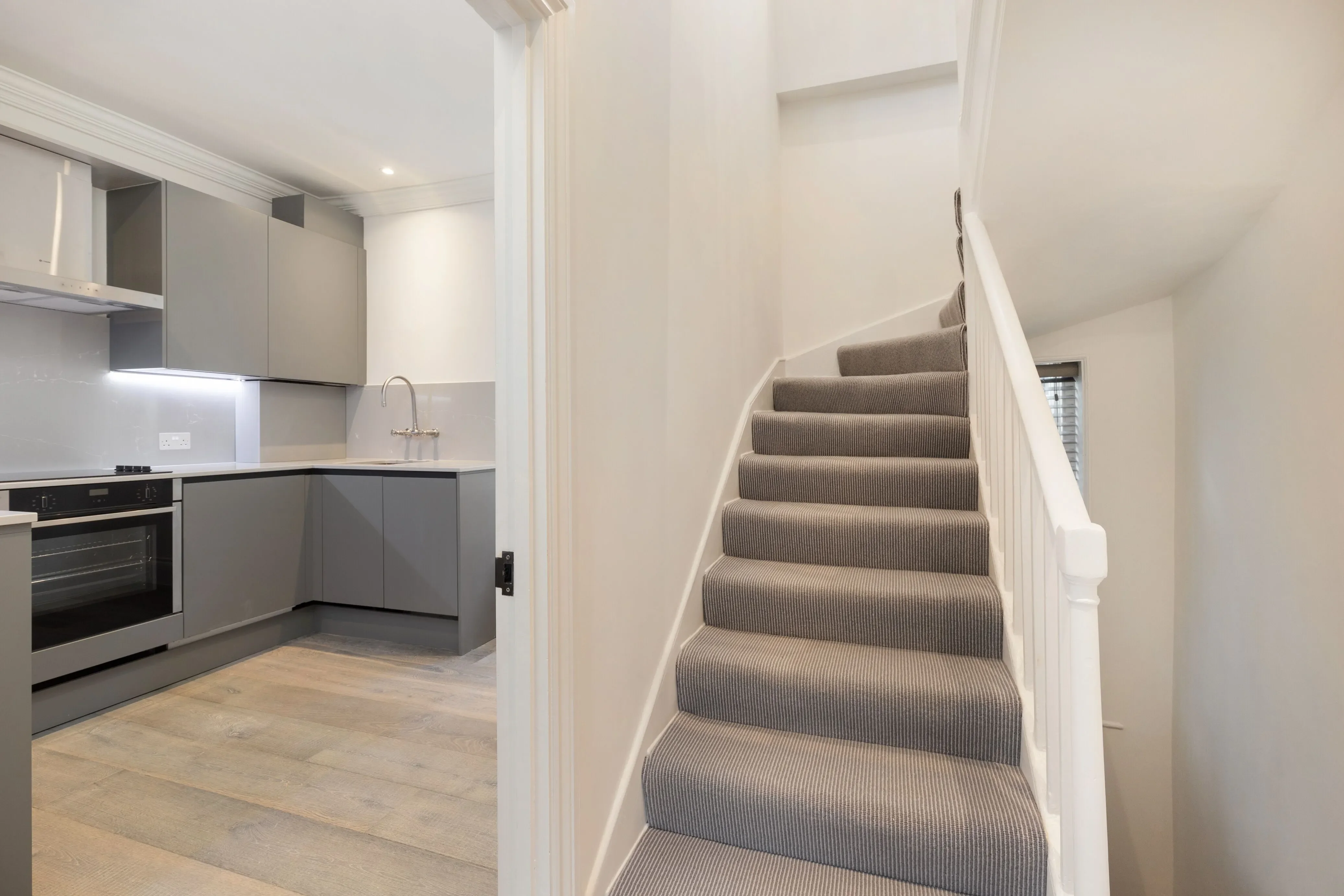 Flat Monmouth Street in Greater London