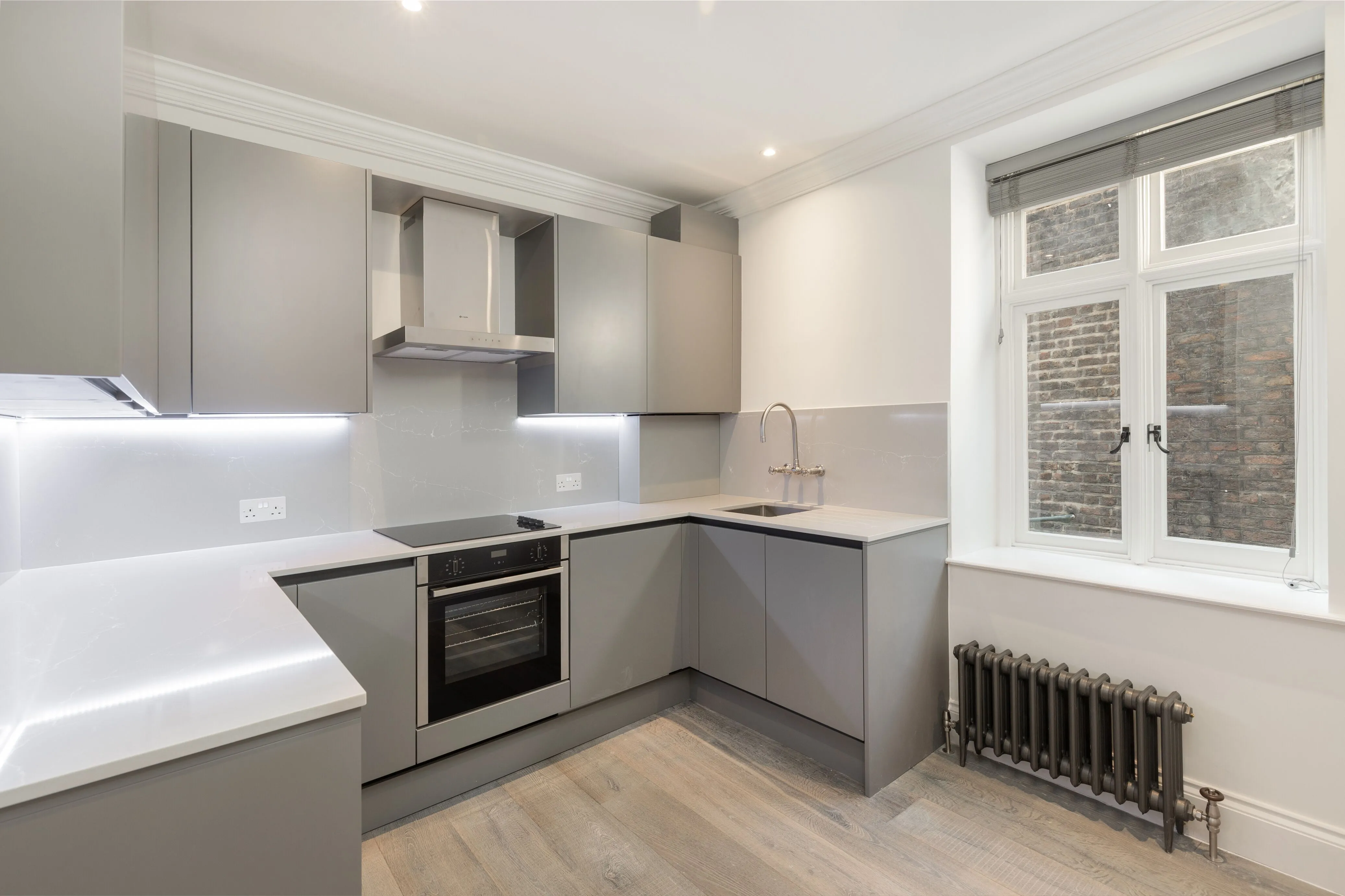 Flat Monmouth Street in Greater London