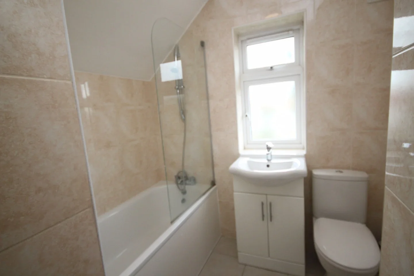 Flat Neasden Lane North in Greater London