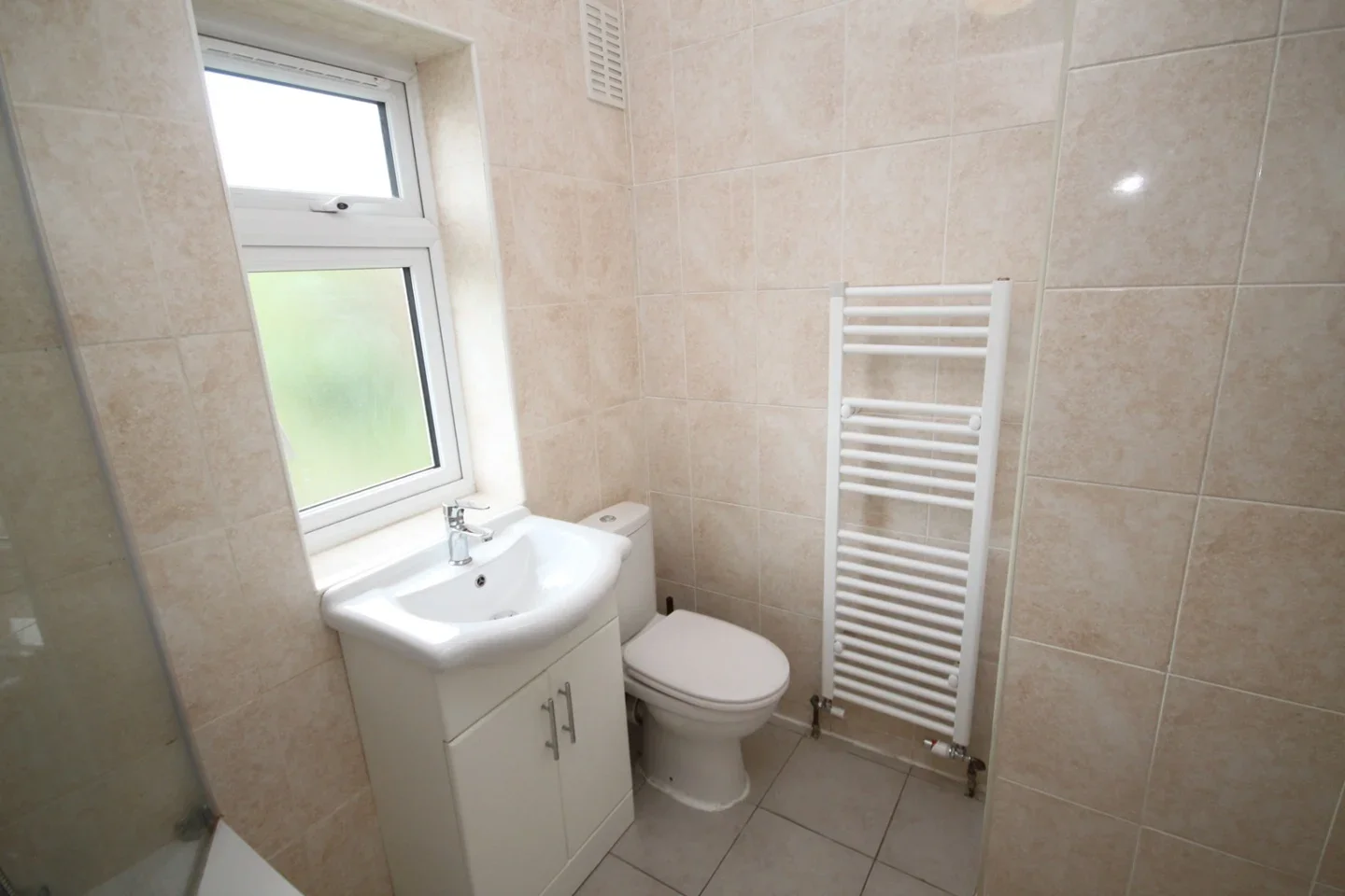 Flat Neasden Lane North in Greater London