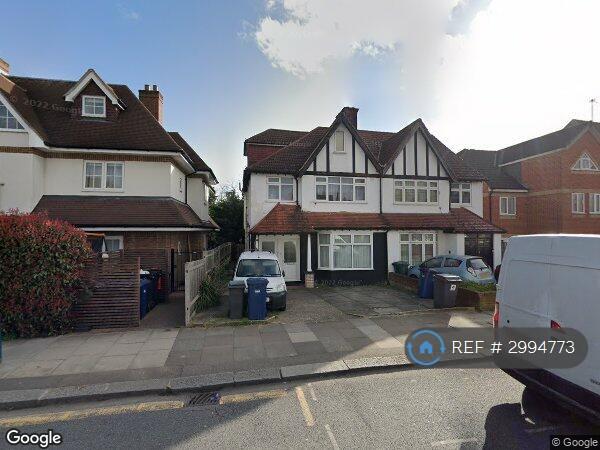 Flat Edgwarebury Lane in Greater London