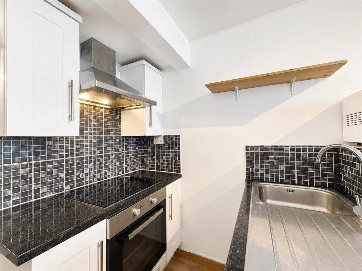 Flat Bulstrode Avenue in Greater London