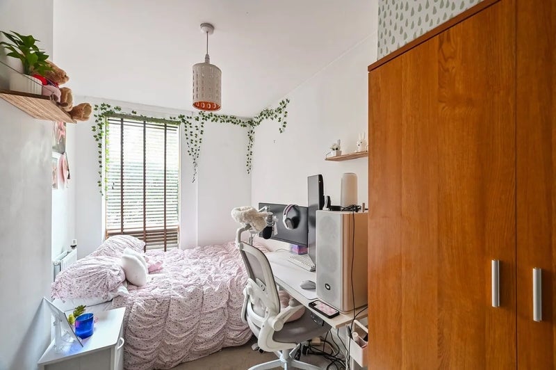 Room Barry Blandford Way in Greater London