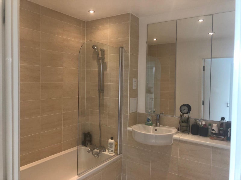 Flat Pomeroy Street in Greater London