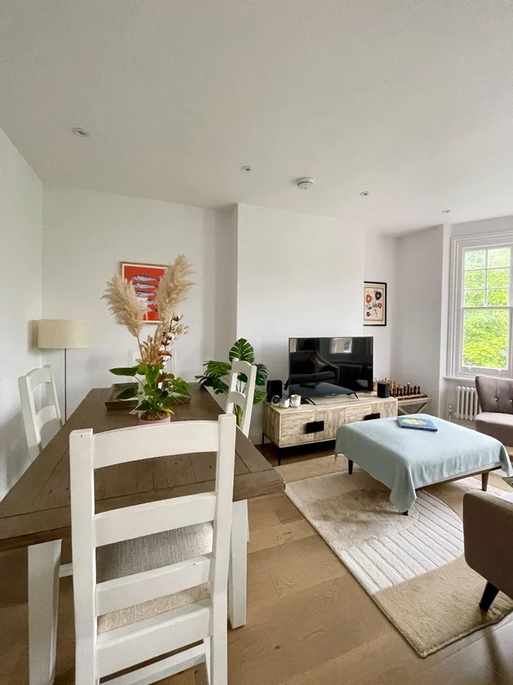 Flat Hackford Road in Greater London
