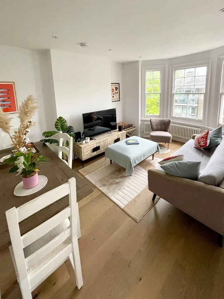 Flat Hackford Road in Greater London