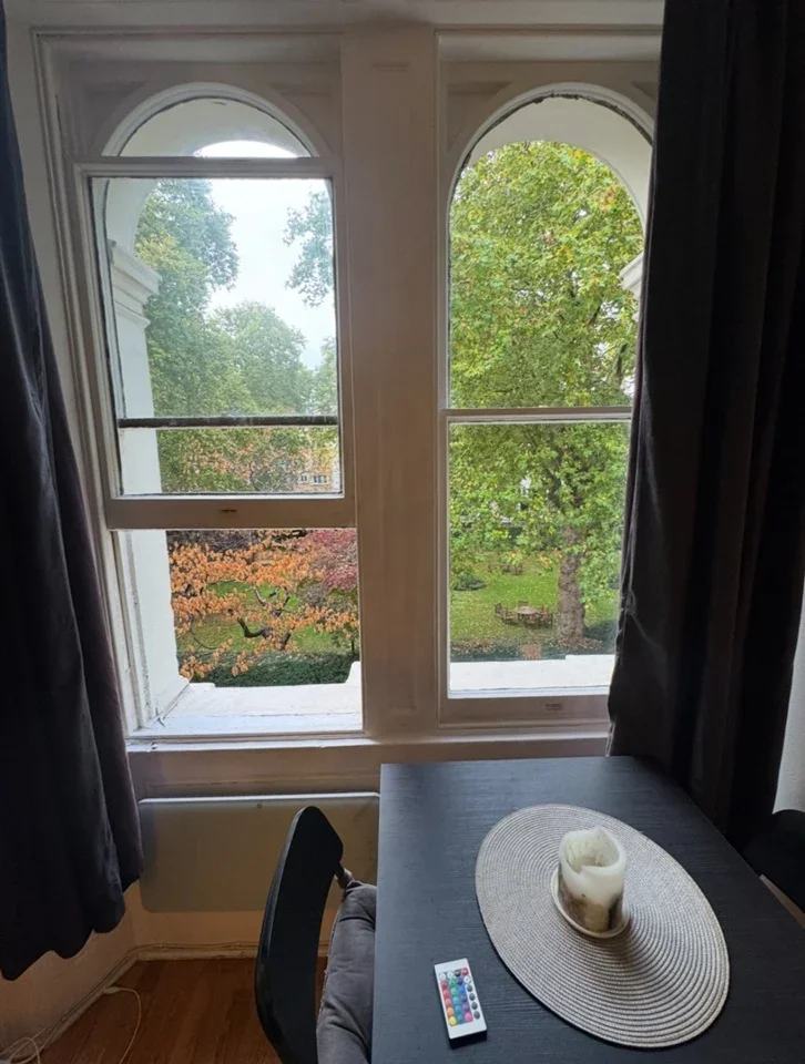 Flat Kensington Gardens Square in City of Westminster