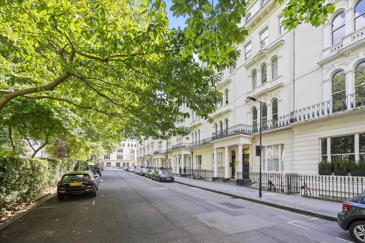 Flat Kensington Gardens Square in City of Westminster
