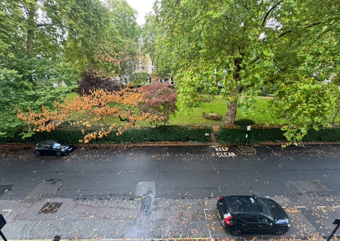 Flat Kensington Gardens Square in City of Westminster