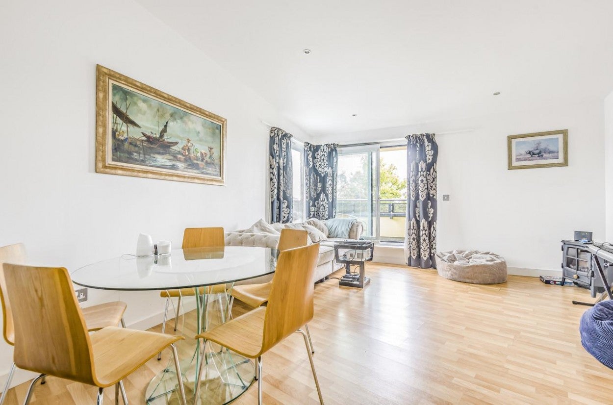 Flat Park Street in Surrey Heath