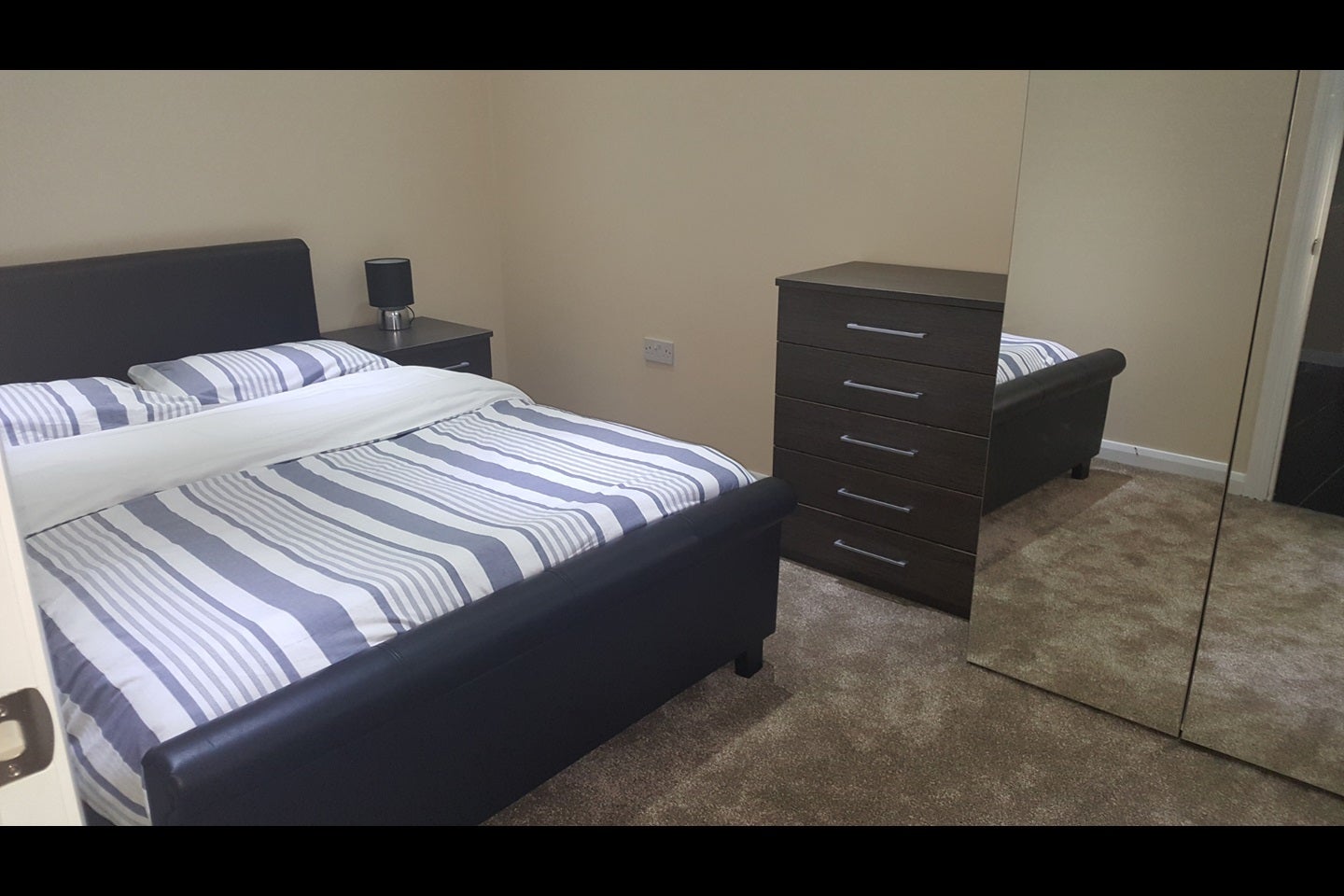 Flat Headley Drive in Greater London
