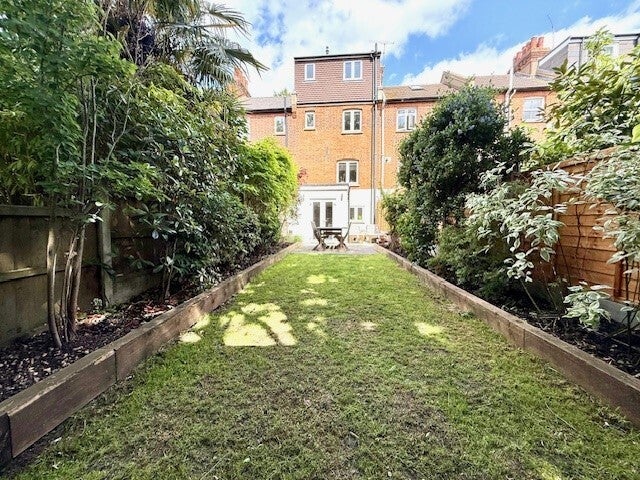 House Crescent View in Epping Forest