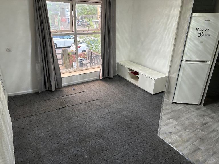 Flat Buckhurst Road in Manchester