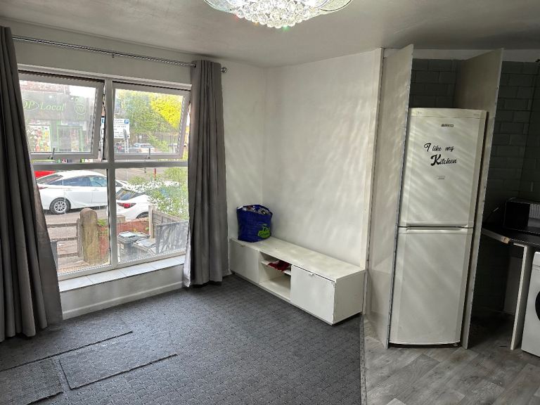 Flat Buckhurst Road in Manchester