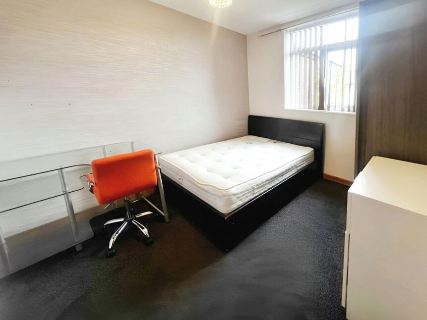 Room Shelley Road in Preston