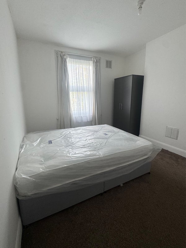 Room Talfourd Road in Greater London
