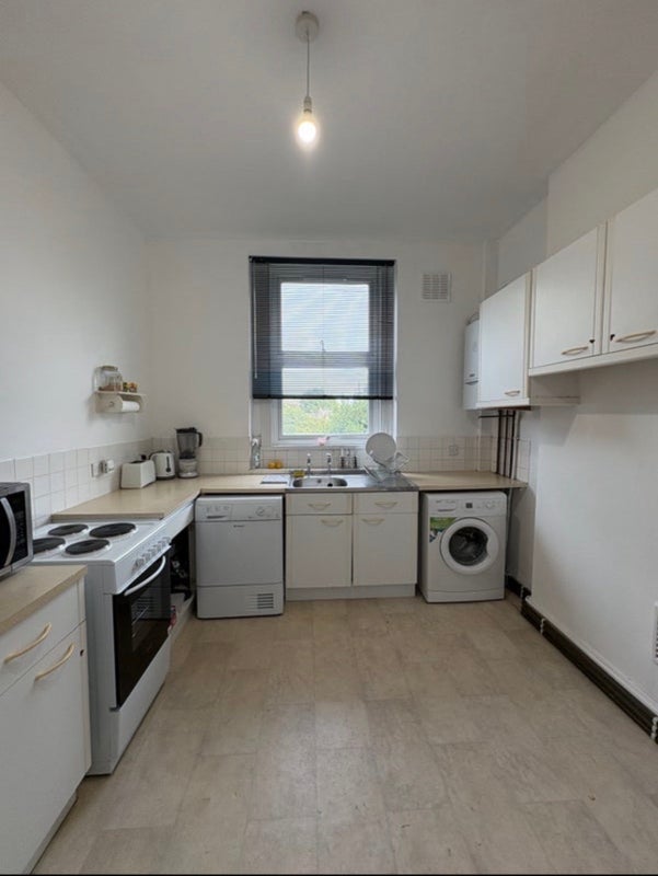 Room Talfourd Road in Greater London