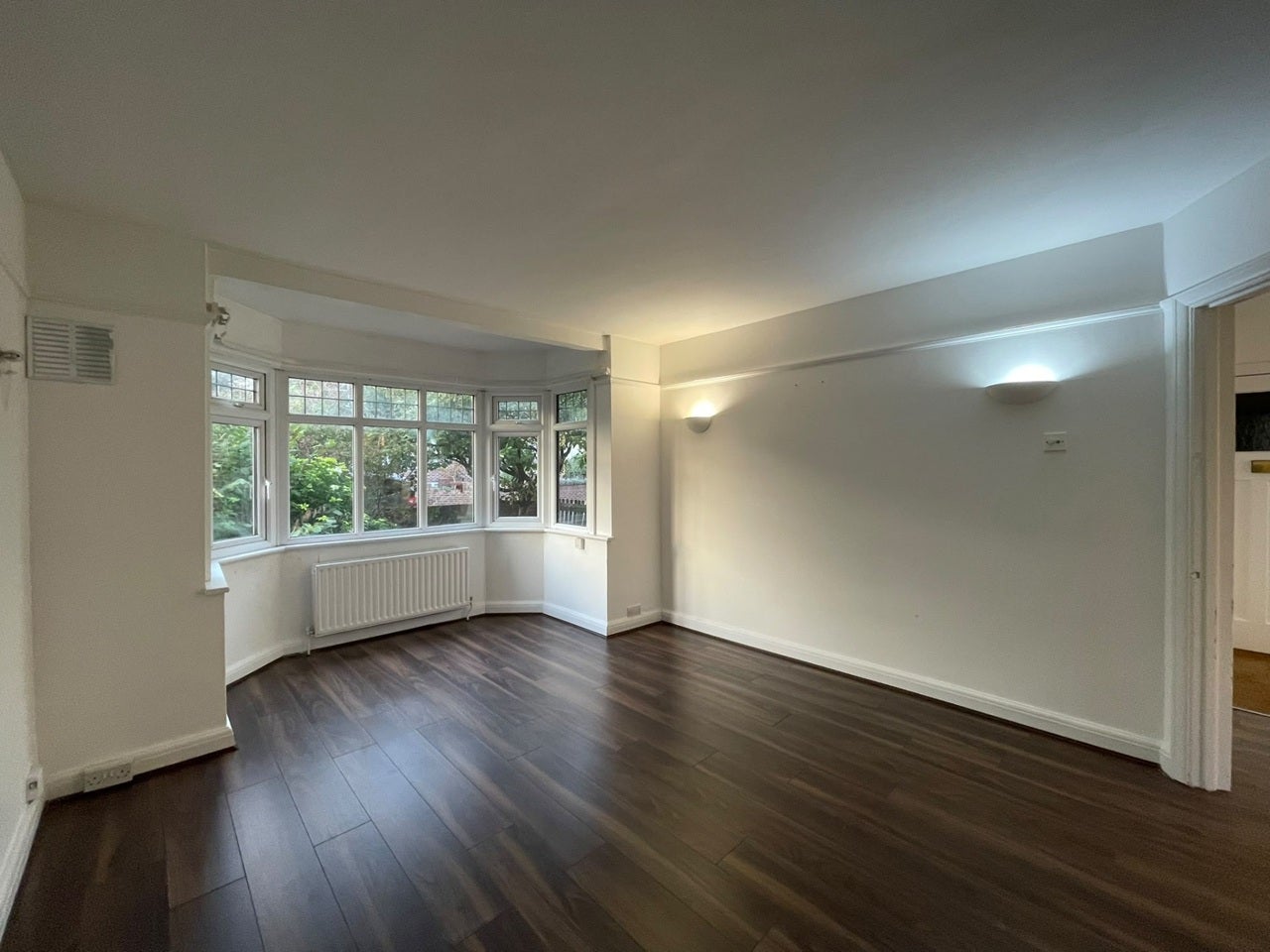 Flat Woodlands Grove in Greater London