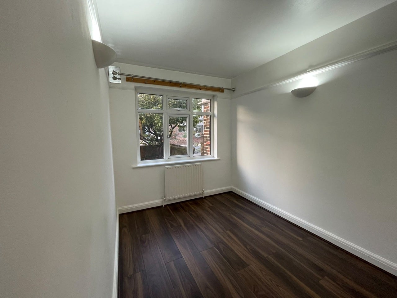 Flat Woodlands Grove in Greater London